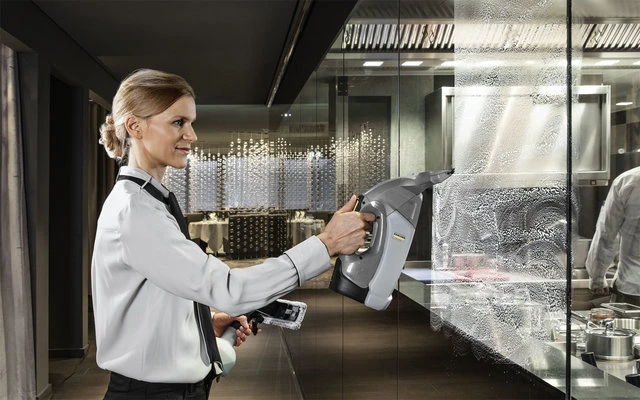 Set Aspirapolvere Per Finestre Kärcher WVP 10 ADV EU Incl. Accessori Per La Pulizia E Caricatore (con 2 Batterie) 5 Set Aspirapolvere Per Finestre Kärcher WVP 10 ADV EU Incl. Accessori Per La Pulizia E Caricatore (con 2 Batterie) - immagine 5