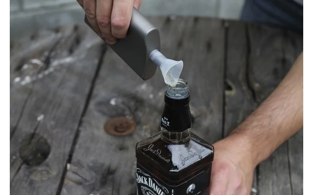 Vargo Titanium Hip Flask 240 Ml 4 Vargo Titanium Hip Flask 240 Ml - immagine 4