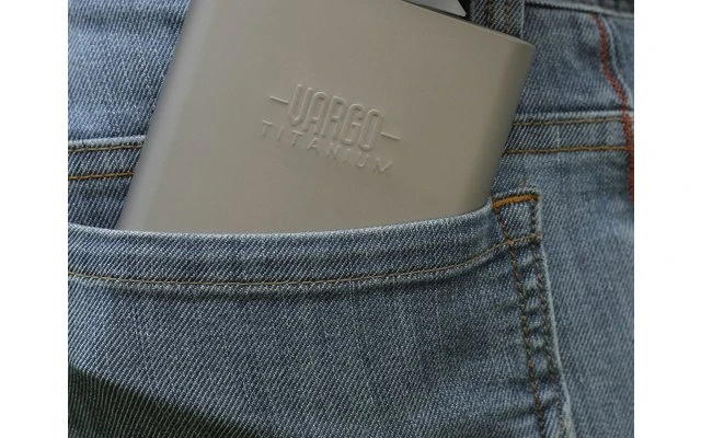 Vargo Titanium Hip Flask 240 Ml 6 Vargo Titanium Hip Flask 240 Ml - immagine 6